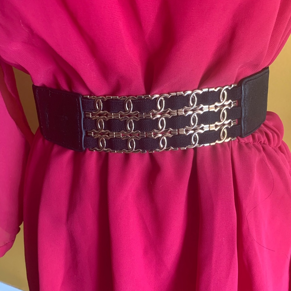 Chained elastic belt.